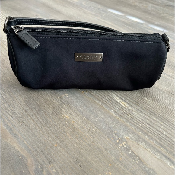 Authentic Vintage Tiny Coach Handbag/wristlet/makeup bag/pencil bag - Picture 2 of 8